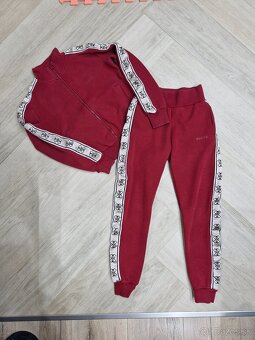 Guess cierna a tmavo cervena zlata teplakova suprava - 9