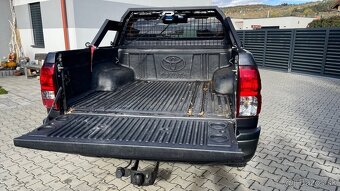 TOYOTA HILUX 2.4DI-D - PREDAJ AJ NA SPLÁTKY - 9