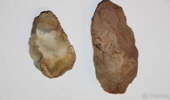 Neolitická kamenná motyka (sekera) – cca 4000 pred n. l. - 9