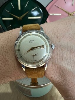 PRIM Traktor so sivým okružím - 9