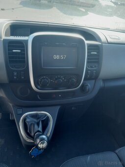 Renault Trafic minibus - 9