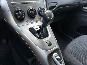 Toyota Auris 1.6 I Dual VVT-i MM Sol, 91kW, A/T, 5d. - 9