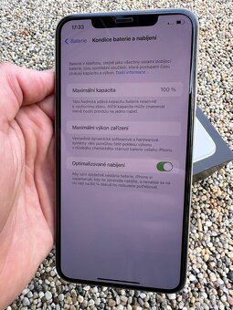 IPhone 11 Pro Max - baterie 100% - 9