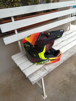 Kvalitná prilba SHOT červená žltá - 9