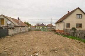 Exkluzívne na predaj stavebný pozemok v obci Kovarce - 9