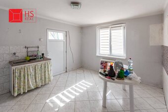 Predaj pozemku so starším RD a letnou kuchyňou - Dvory nad - 9