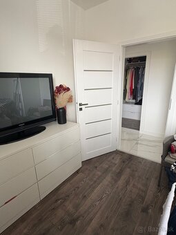 Nadštandartný 4 izbový byt s 2 parkovacími miestami - 9