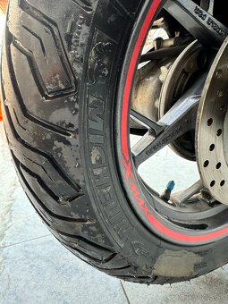 Yamaha X Max 250 Scooter - 9