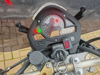 Honda CB600F Hornet ABS - 9