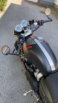 TRIUMPH THRUXTON RS1200 - 9
