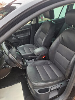 Škoda Octavia Combi 2.0 TDI Elegance - 9