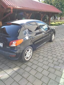Predám Peugeot 206+  Benzín 1.4  rv.2011 - 9