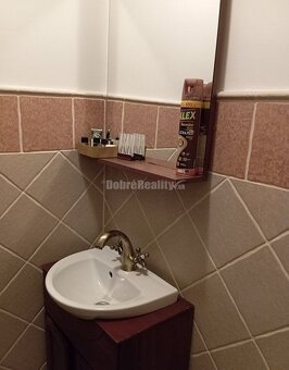 DOBRÉ REALITY - Predávame 5-izbový rodinný dom v Bajči - 9