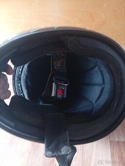 Predaj motokarske prilby - 9