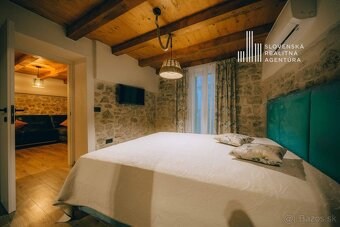 Exkluzívna kamenná vila s vírivkou a 360° panoramatickým výh - 9