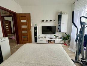REZERVOVANÉ: Prerobený 3 izbový byt na Brezovci - 9
