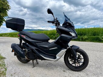 Aprilia SR gt 125 v záruke - 9