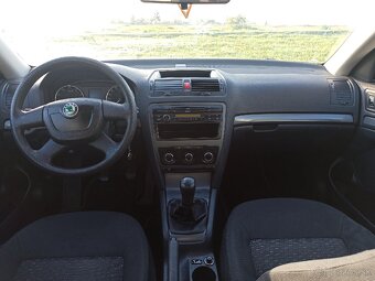 Škoda Octavia 1,6 benzín 2012 - 9