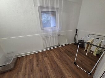 Zrekonštruovaný,zariadený dom pripravený na nasťahovanie - 9