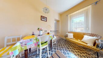 Rodinný dom s veľkým pozemkom v obci Chrťany - 9