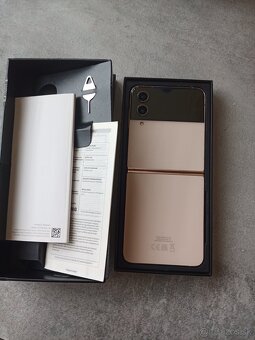 Samsung Galaxy Z Flip 4 - 9