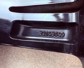Originál zimní kolesa Volvo S60 R19 - 9