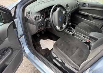 Ford Focus 1,6i Nová STK Tažné klima benzín manuál 74 kw - 9
