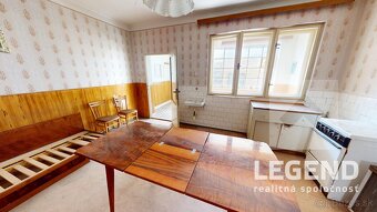 RD Nesvady, pekný pozemok 862 m2, pri stanici - TOP lokalita - 9