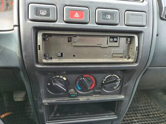 Nissan Almera 1.4 - 9