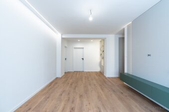 Nová Dubnica – Dizajnový 3-izbový byt s balkónom po kompletn - 9