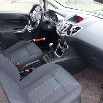 Ford fiesta - 9