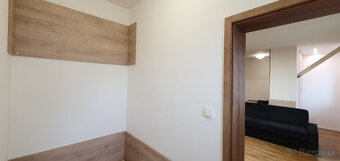 Prenájom 1 izbového bytu s parkovacím státím v centre BB - 9