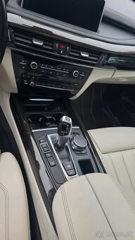 BMW x5 4.0dA r. 2017 TOP stav - 9