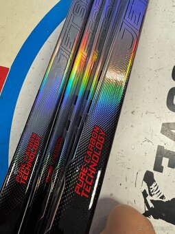 NOVINKA UPLNE NOVA HOKEJKA CCM JETSPEED FT8 SR LONG - 9