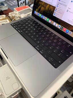 Apple Macbook Pro 14” M2 Max 32gb ram 1tb ssd - 9
