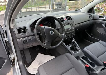 Volkswagen Golf 1,4i klima , Dobrý stav benzín manuál 55 kw - 9