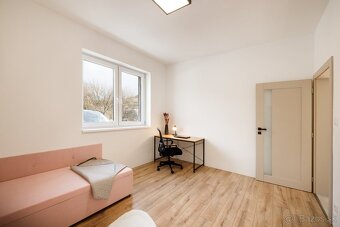 Novostavba rodinného domu napojená na všetky IS, Fintice - 9