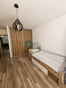 Prenájom krásny 2 izb.byt, balkón,centrum mesta,park. miesto - 9