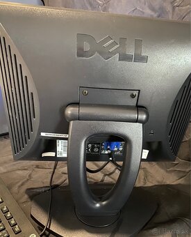 Dell Optiplex 755 a Dell UltraSharp - 9
