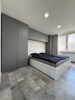 Predám 2-izbový byt v centre mesta s výťahom - Rezervovaný - 9