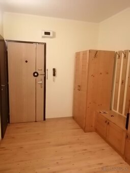 Prenájom 3 izbový byt , Levice , Kyjevská ul. - 9