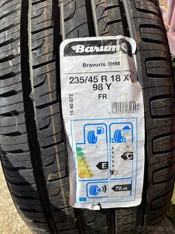 Pneu Bridgestone 245/45 R17 a pneu Barum 235/45 R18 - 9