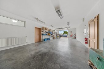 REZERVOVANÉ - RD (OBJEKT) V ATRAKTÍVNEJ LOKALITE SO SKLADOM - 9