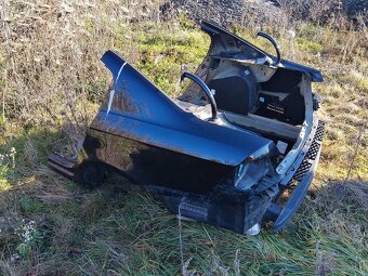 Passat B7 výrezy z karoserie - 9