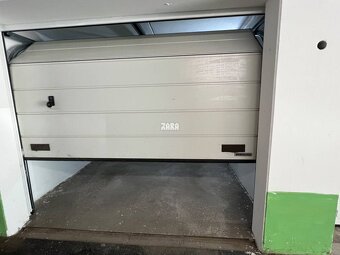 Západ -Terasa - ul. Idánska, 18 m². GARÁŽ.Elektronická brána - 9