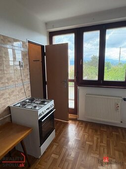 2 izbový byt s balkónom, záhradou a garážou, Nové Mesto nad - 9