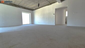 Nový skolaudovaný 4-izbový apartmán s terasou i parkovaním - 9