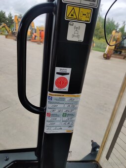 Čelní nakládač CAT 908 MTH - 9