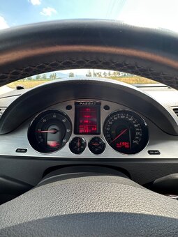 Volkswagen Passat 2.0tdi 103kW HIGHLINE dsg - 9