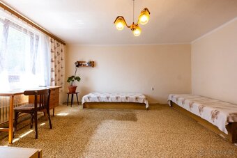 Rodinný dom so srdcom dediny a veľkou záhradou – Brunovce - 9